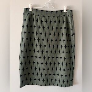Renee C. Stretch Pencil Skirt Geometric Pattern - Pull On.  Size L